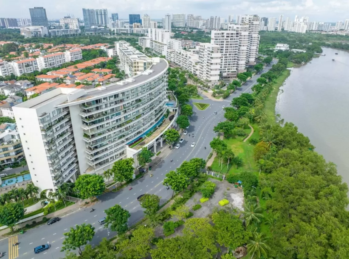 Khu cảnh đổi bên cạnh dòng sông cả cấm