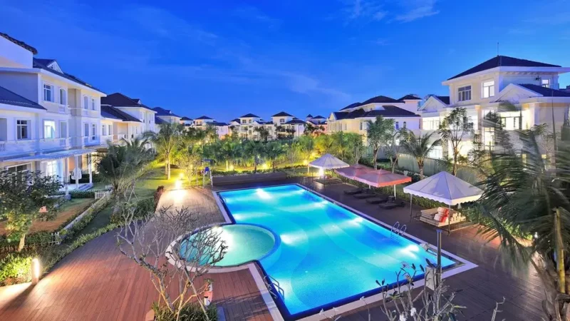 Hồ bơi bên trong các khu biệt thự