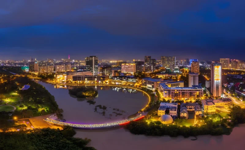 Hồ Bán Nguyệt là trung tâm Phú Mỹ Hưng với địa thế phong thủy cực tốt và thịnh vượng
