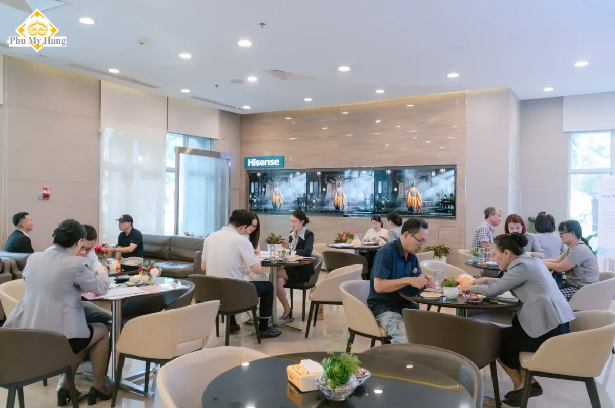 Khách hàng đến Phú Mỹ Hưng ký HỢP ĐỒNG MUA BÁN